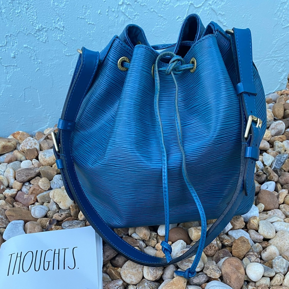 Authentic Louis Vuitton Epi Noe Bucket Bag